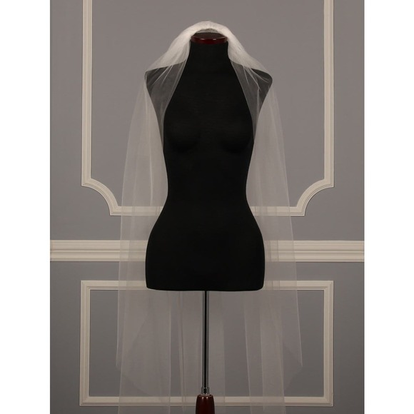 Ivory Fingertip Bridal Veil Cut Edge Your Dream Dress S13BVL
